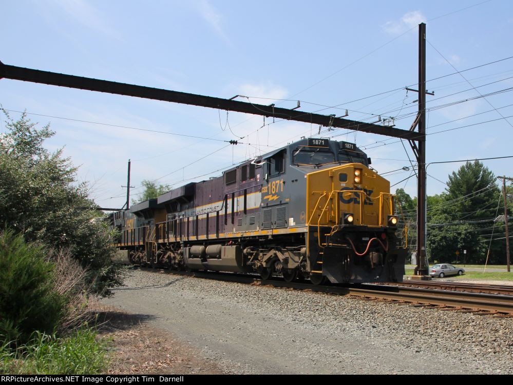 CSX 1871 leads I032